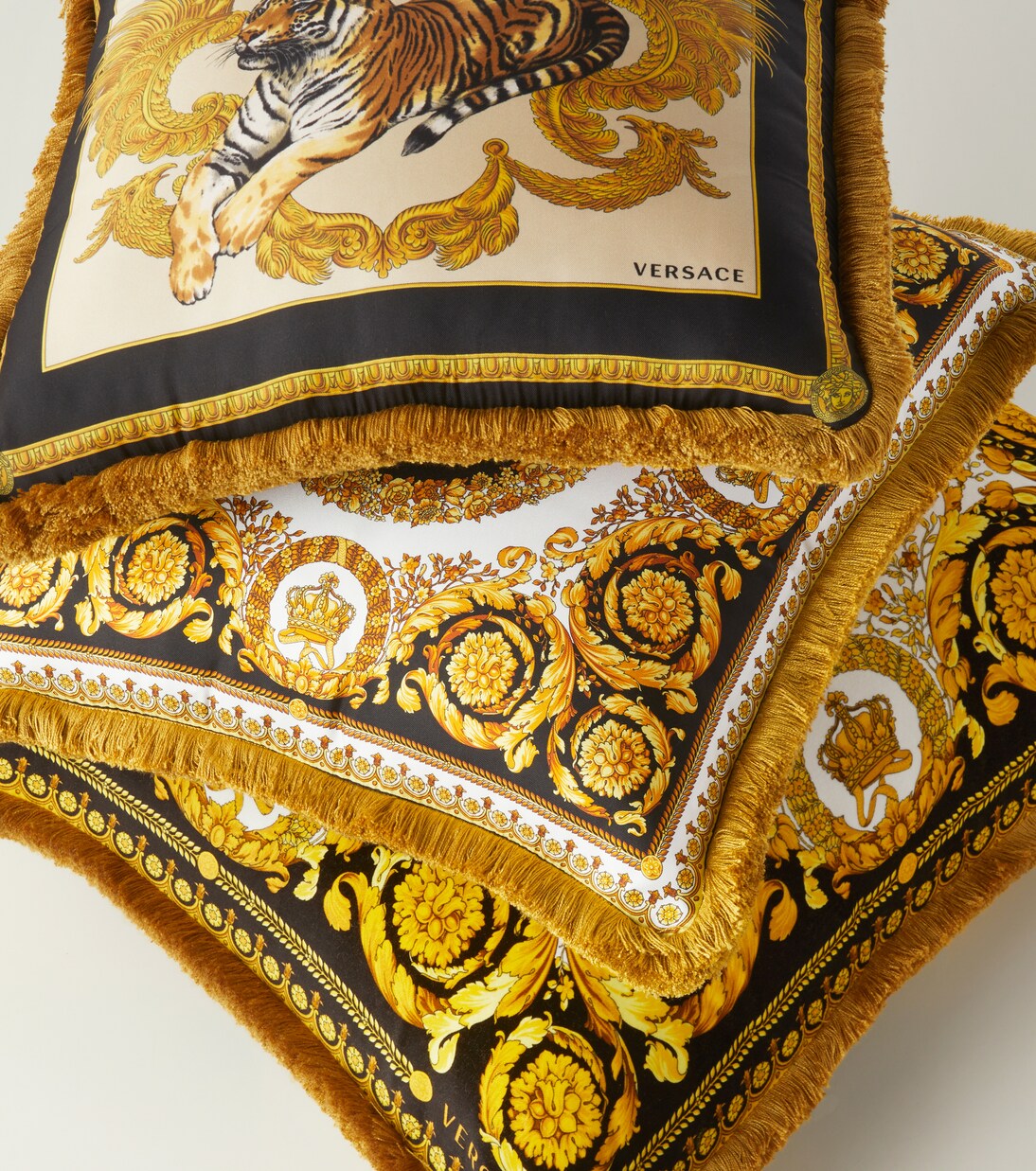 Crete De Fleur silk cushion | Versace Home