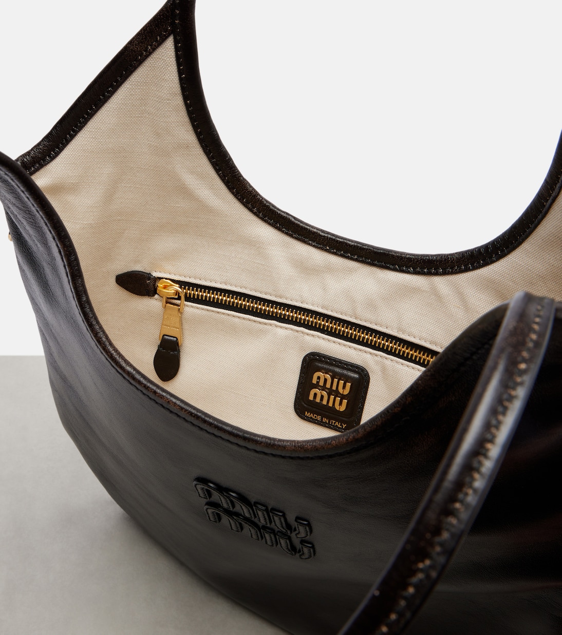 Ivy distressed leather shoulder bag | Miu Miu