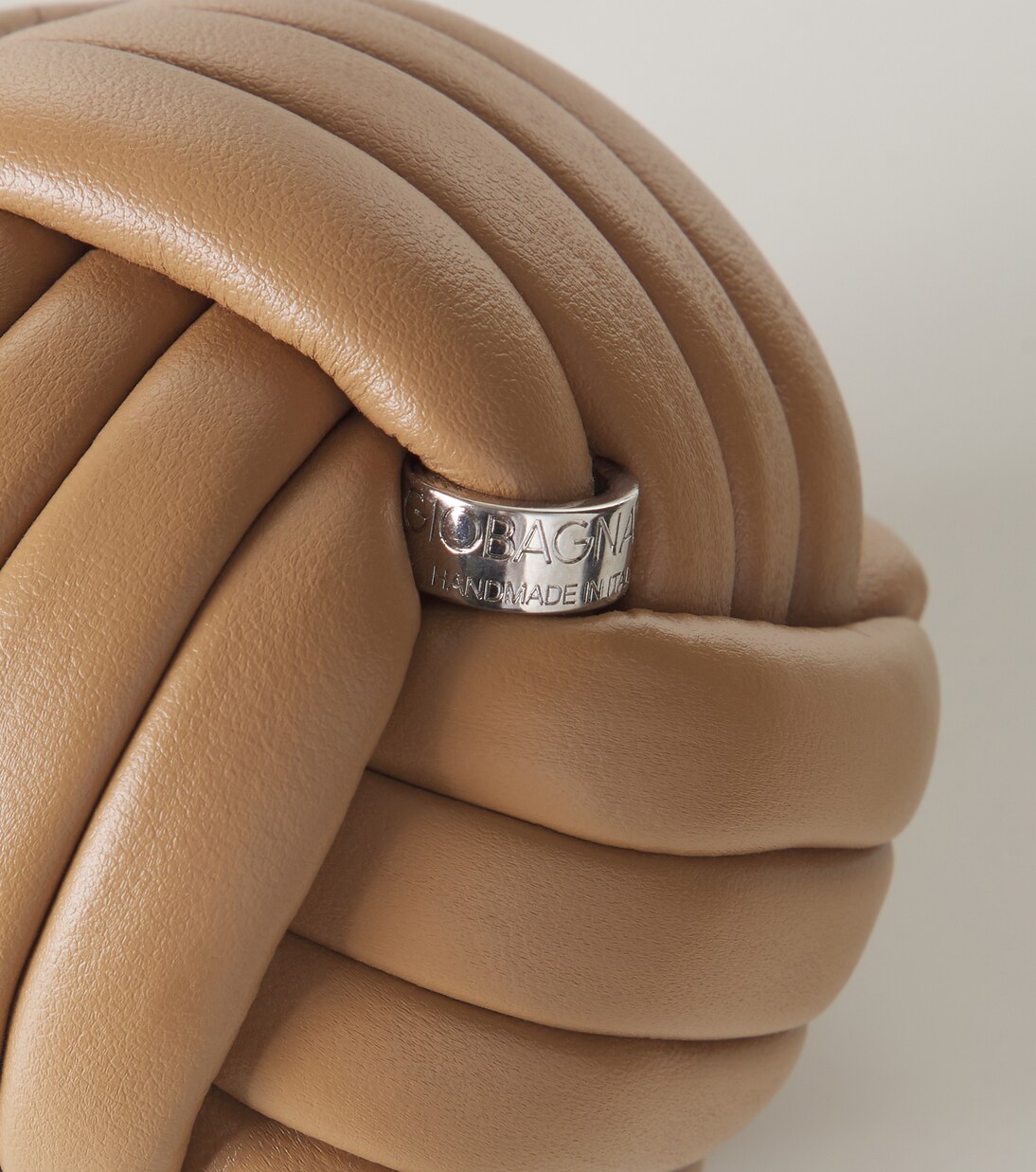 Nodo leather paperweight | Giobagnara
