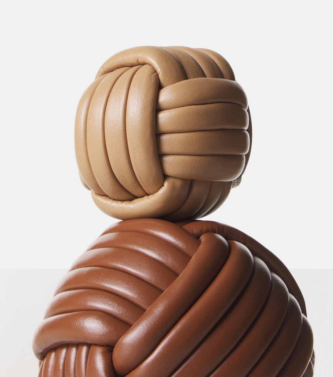 Nodo leather paperweight | Giobagnara