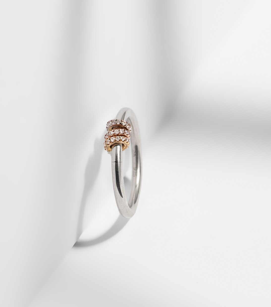 Anillo Sirius de oro de 18 ct y plata de ley con diamantes | Spinelli Kilcollin