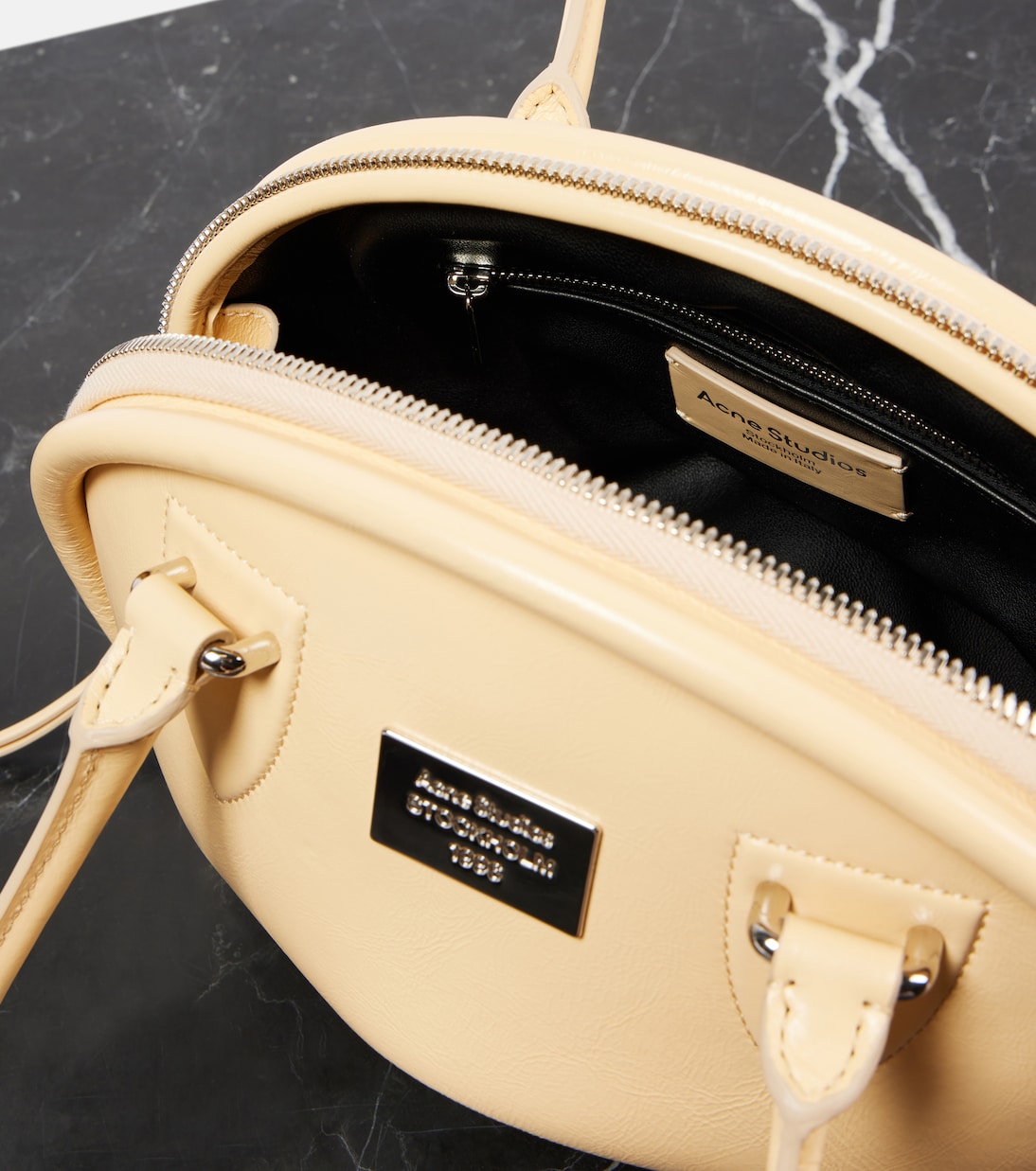 Schultertasche Bowlina Mini aus Leder | Acne Studios