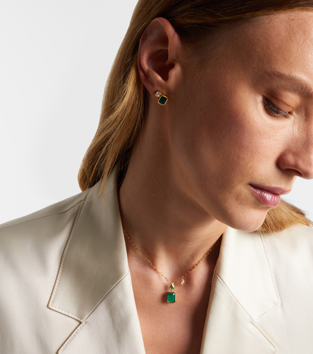 18kt gold pendant necklace with emeralds and diamond | Shay Jewelry