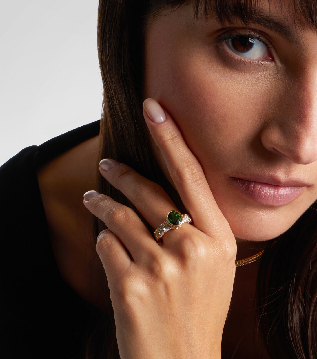 Ondine 18kt yellow gold ring with diamonds and green tourmaline | Marina B