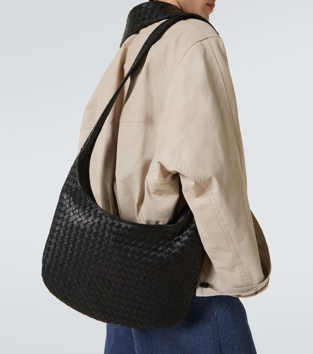 Veneto Intrecciato leather messenger bag | Bottega Veneta