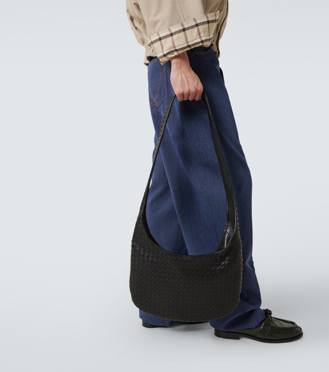 Veneto Intrecciato leather messenger bag | Bottega Veneta