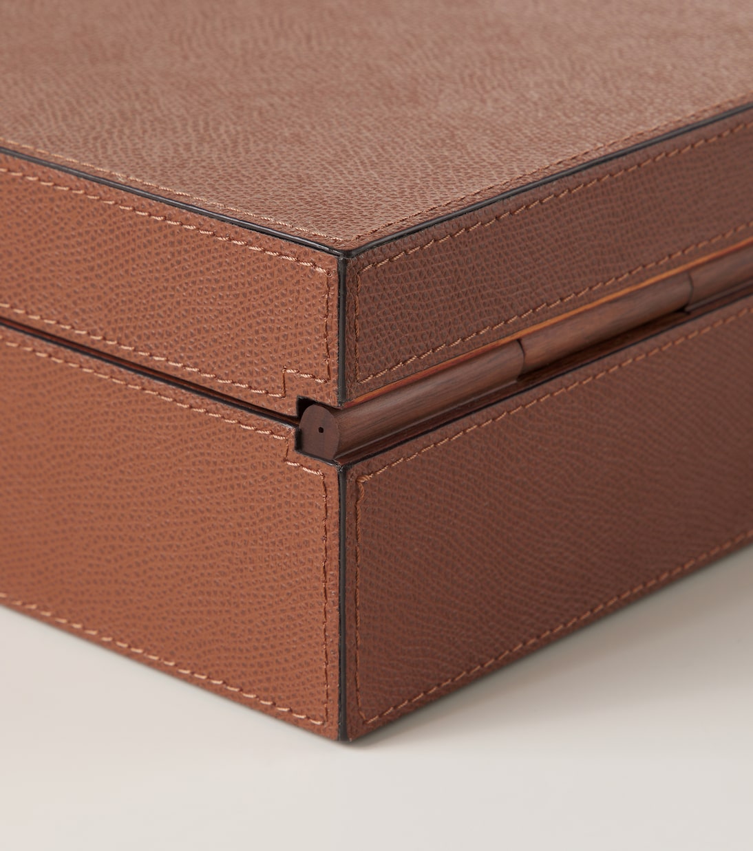 Santiago leather and wooden cigar box | Giobagnara