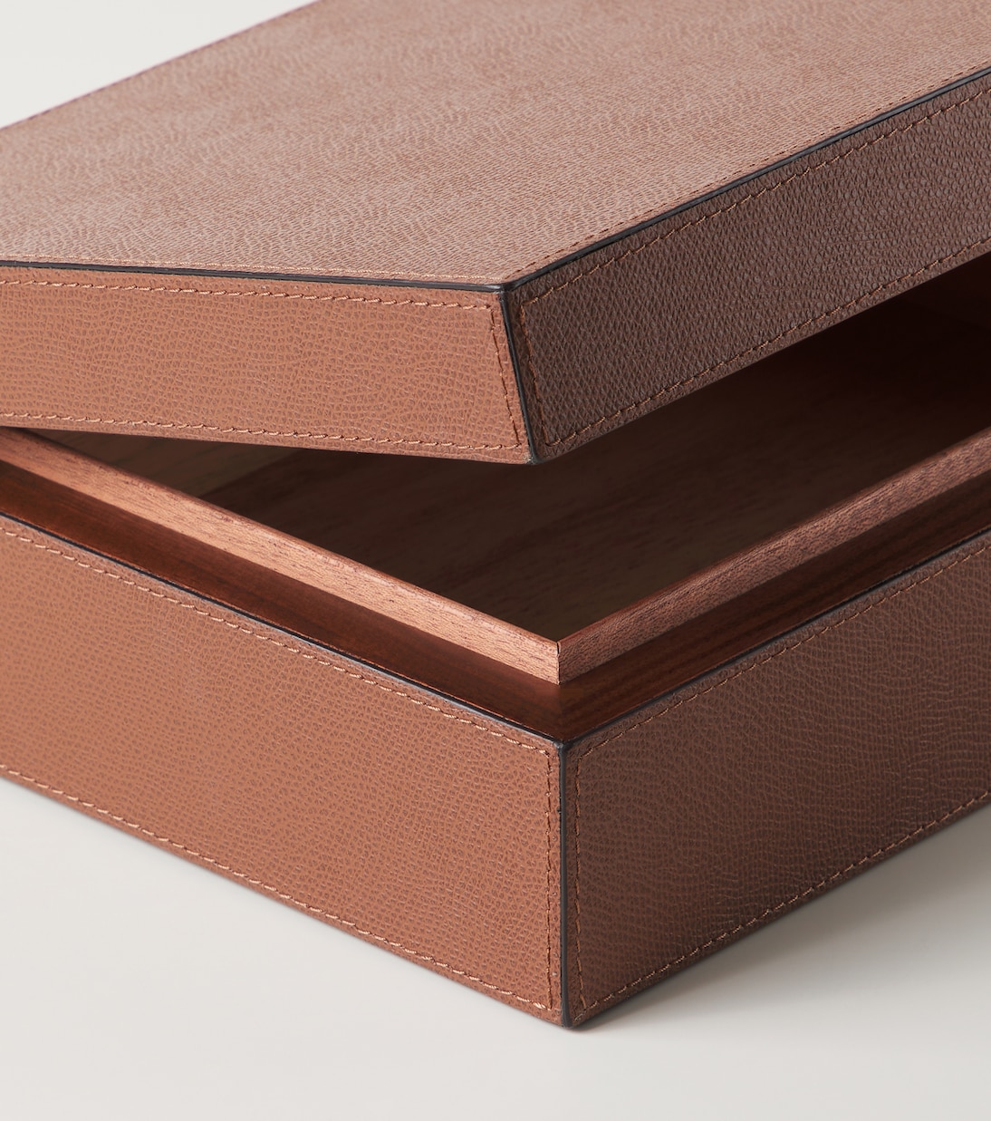 Santiago leather and wooden cigar box | Giobagnara