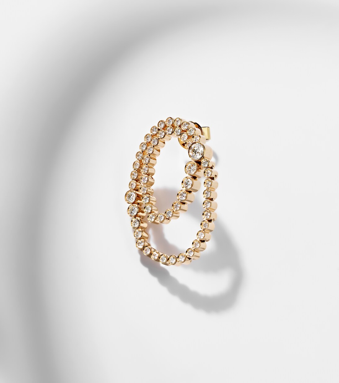 Boucle d'oreille unique Embrassée de Diamant en or 18 ct et diamants | Sophie Bille Brahe