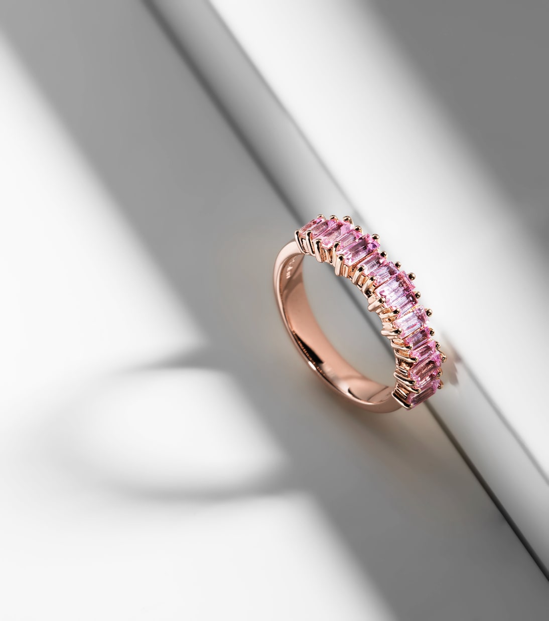 18kt rose gold ring with sapphires | Suzanne Kalan