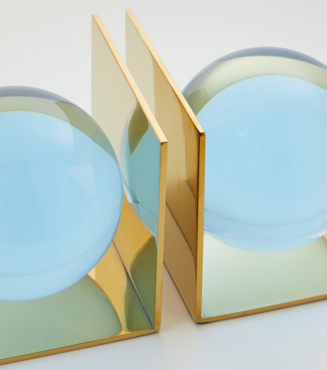 Set Globo aus zwei Buchstützen  | Jonathan Adler