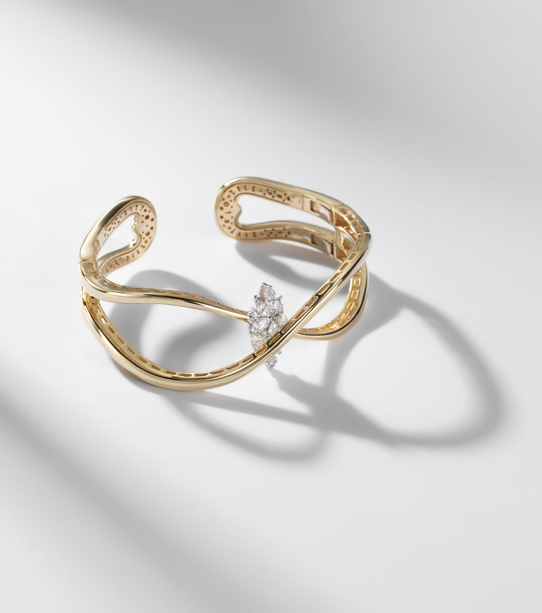 Golden Strada 18kt white and yellow gold bangle with diamonds | Yeprem