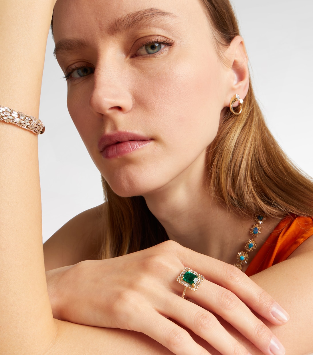 18kt gold (750/1000) ring with emerald and diamonds | Suzanne Kalan