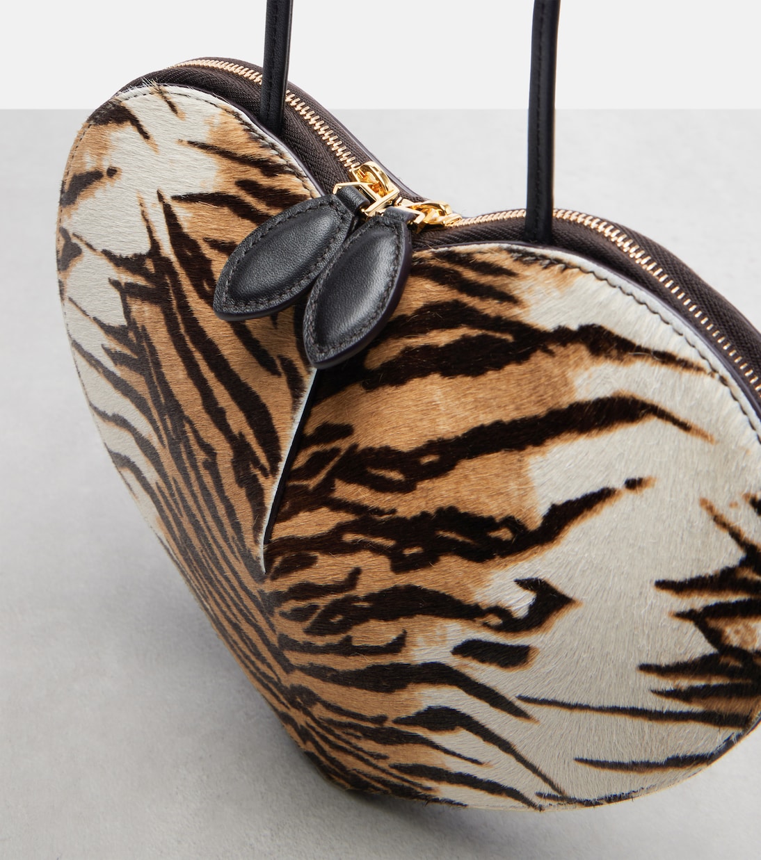 Sac à bandoulière Le Cœur Small en cuir façon poulain | Alaïa