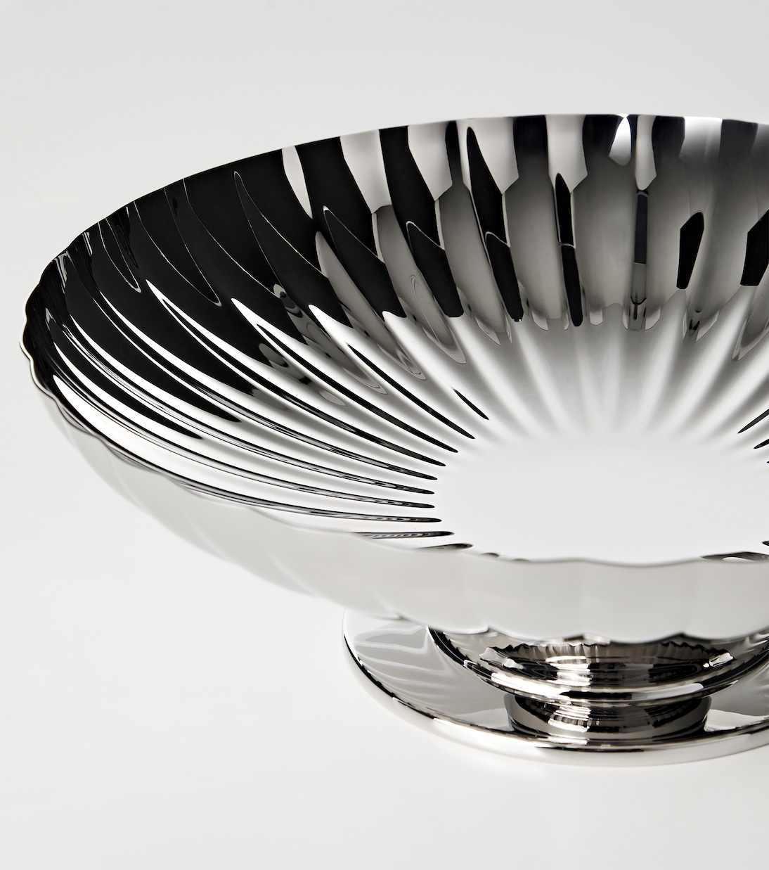 Bernadotte stainless steel serving stand by Sigvard Bernadotte | Georg Jensen