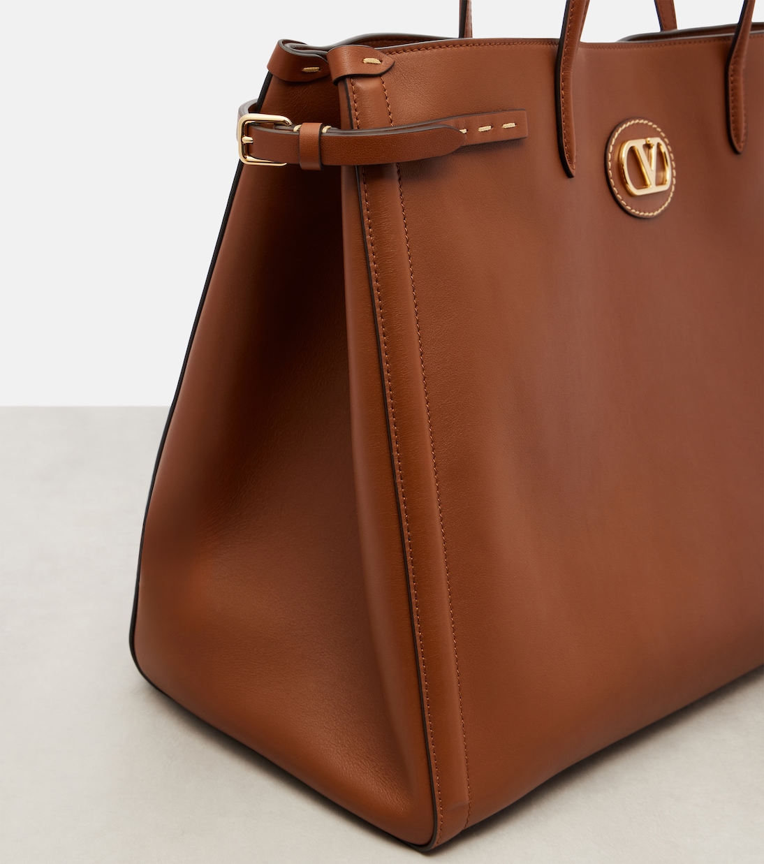 Antibes Large leather tote bag | Valentino Garavani