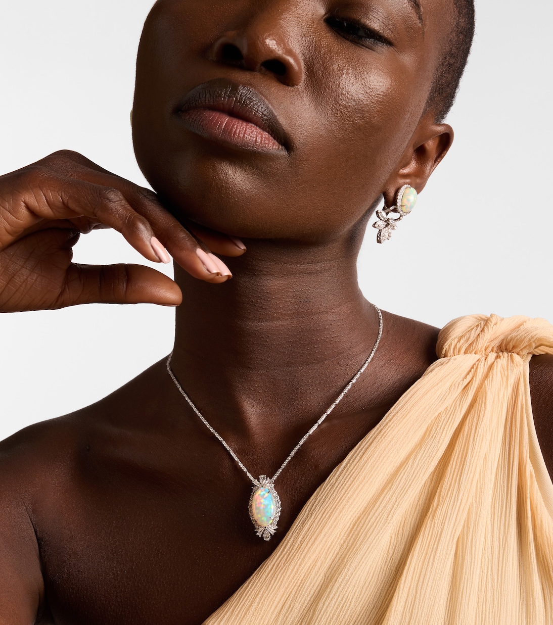 Reign Supreme 18kt white gold pendant necklace with diamonds and opal | Yeprem