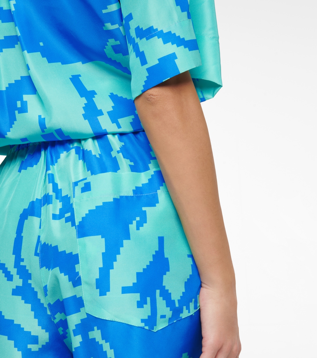 High-Rise Shorts Pixel aus Seide | Lee Mathews