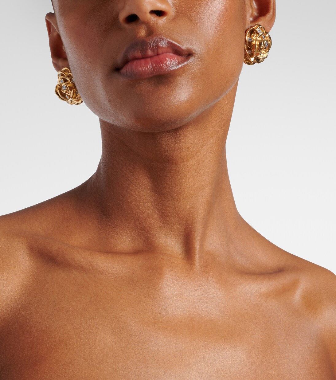 Orecchini bagnati in oro con cristalli | Magda Butrym
