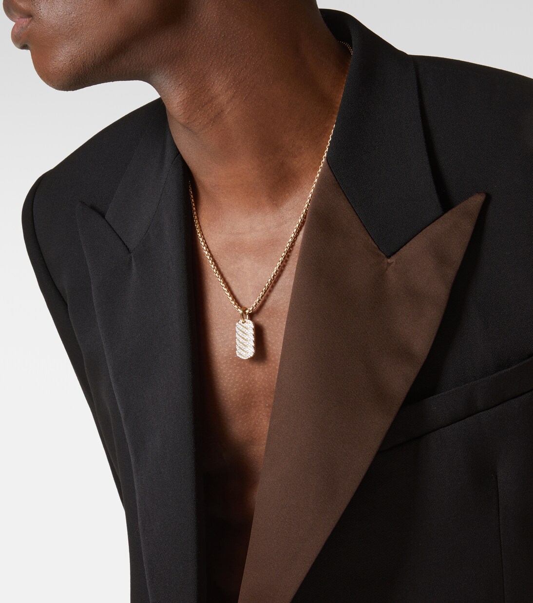 Sculpted Cable 18kt gold pendant with diamonds | David Yurman