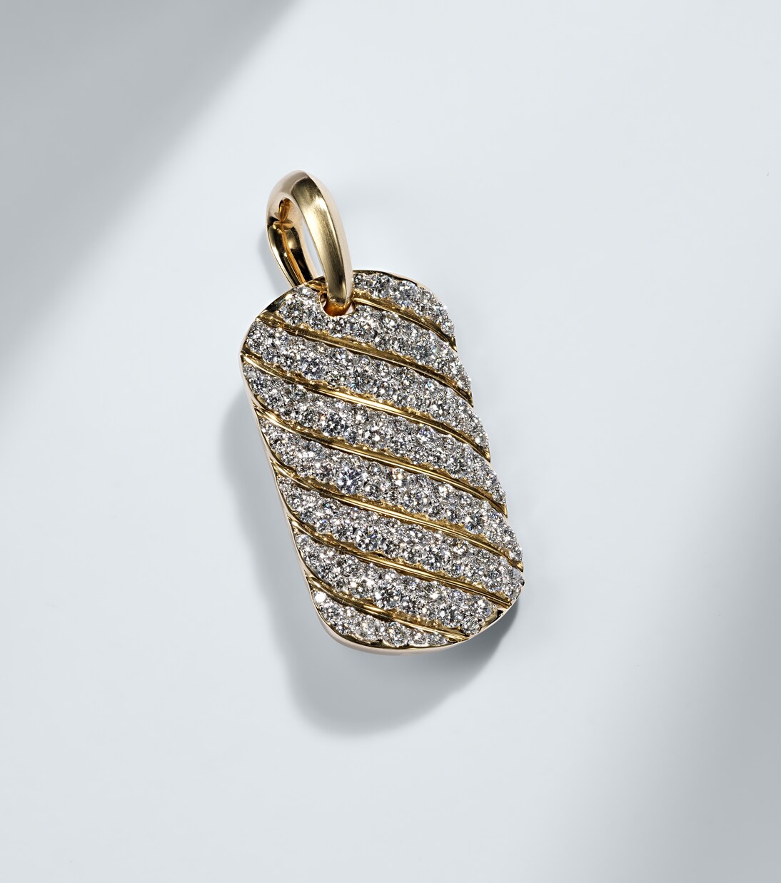 Sculpted Cable 18kt gold pendant with diamonds | David Yurman