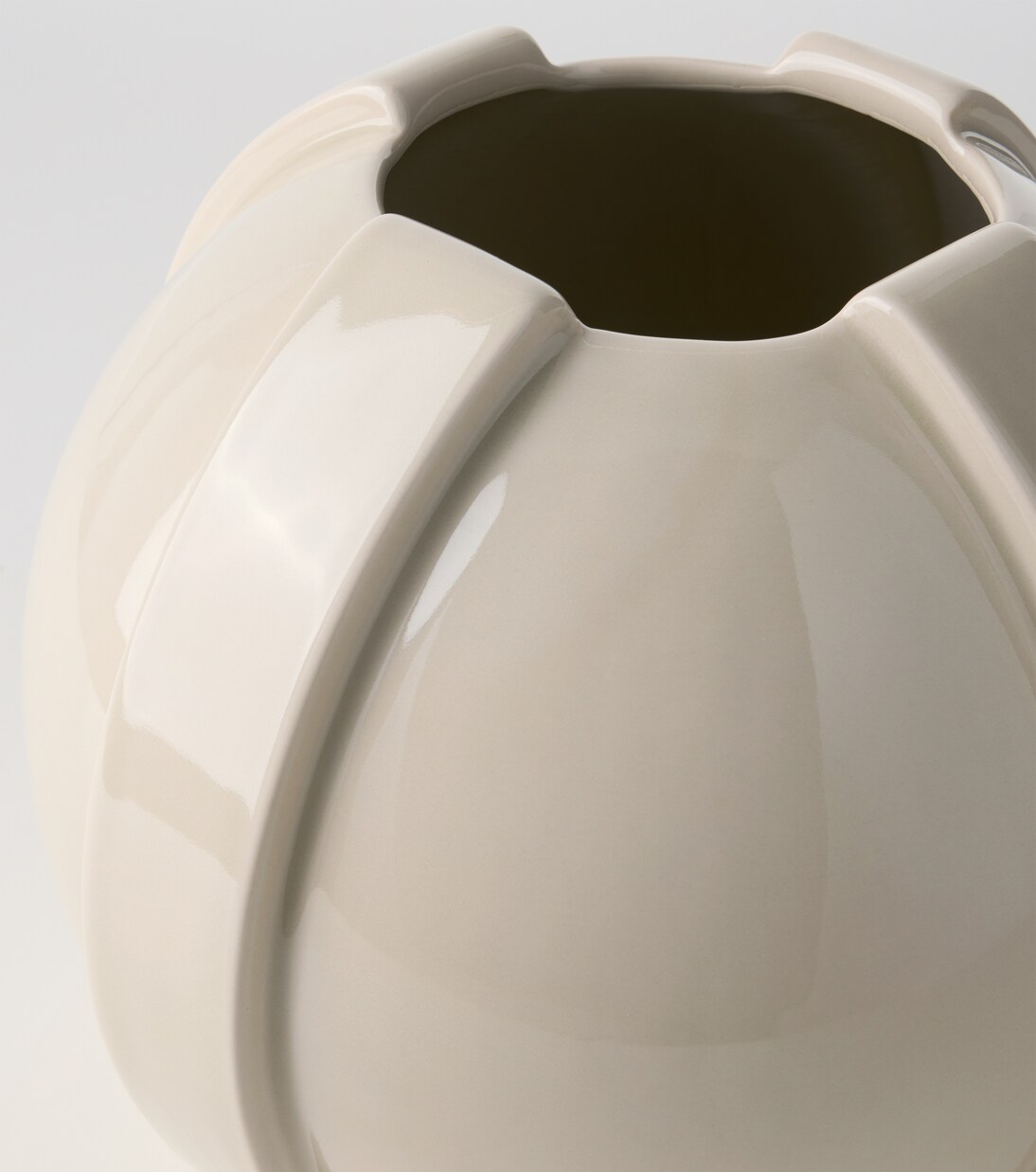 Vinci 01 ceramic vase | Louise Roe