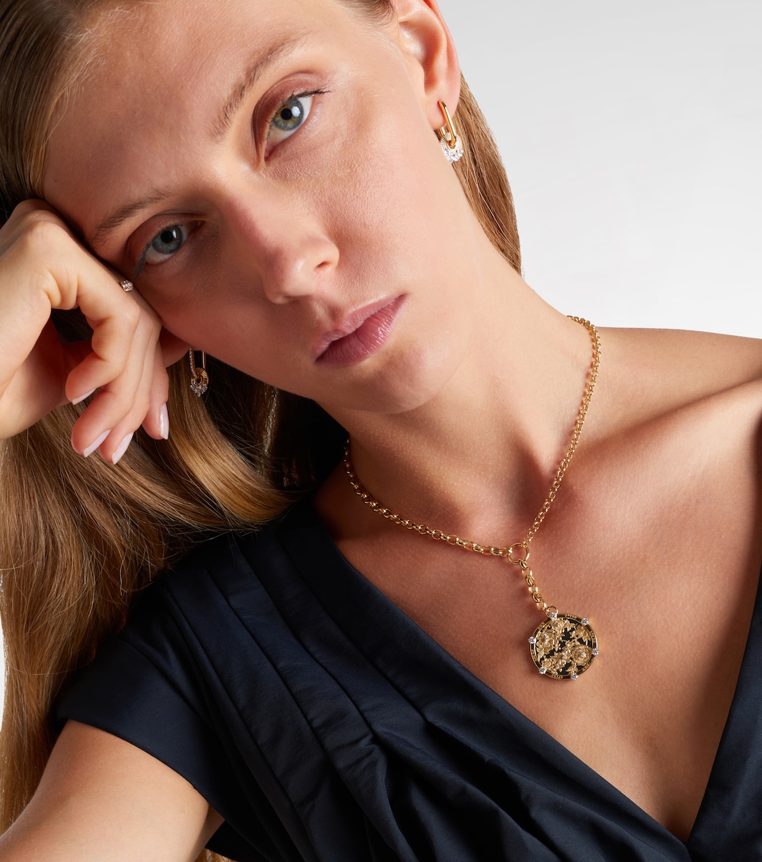 18kt gold pendant necklace with diamonds | FoundRae