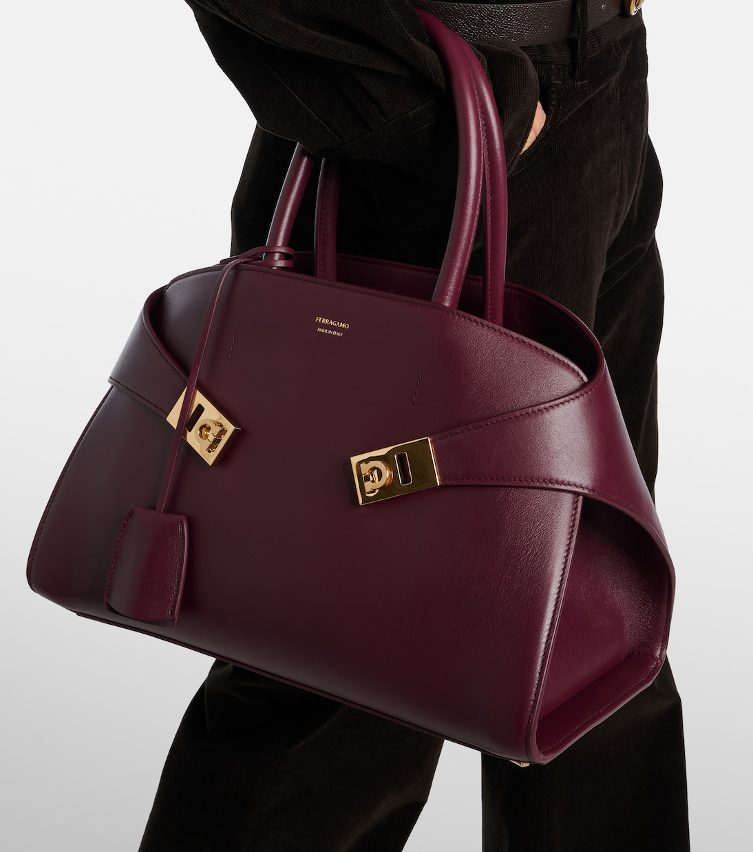 Hug 미디엄 레더 토트 백 | Ferragamo