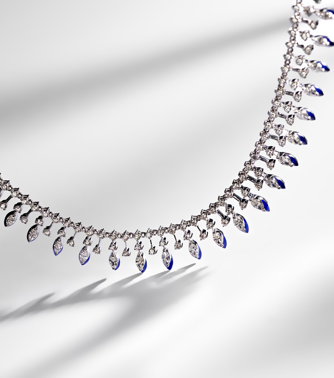 Choker Marquise en or blanc 18 ct, diamants et émail | Kamyen