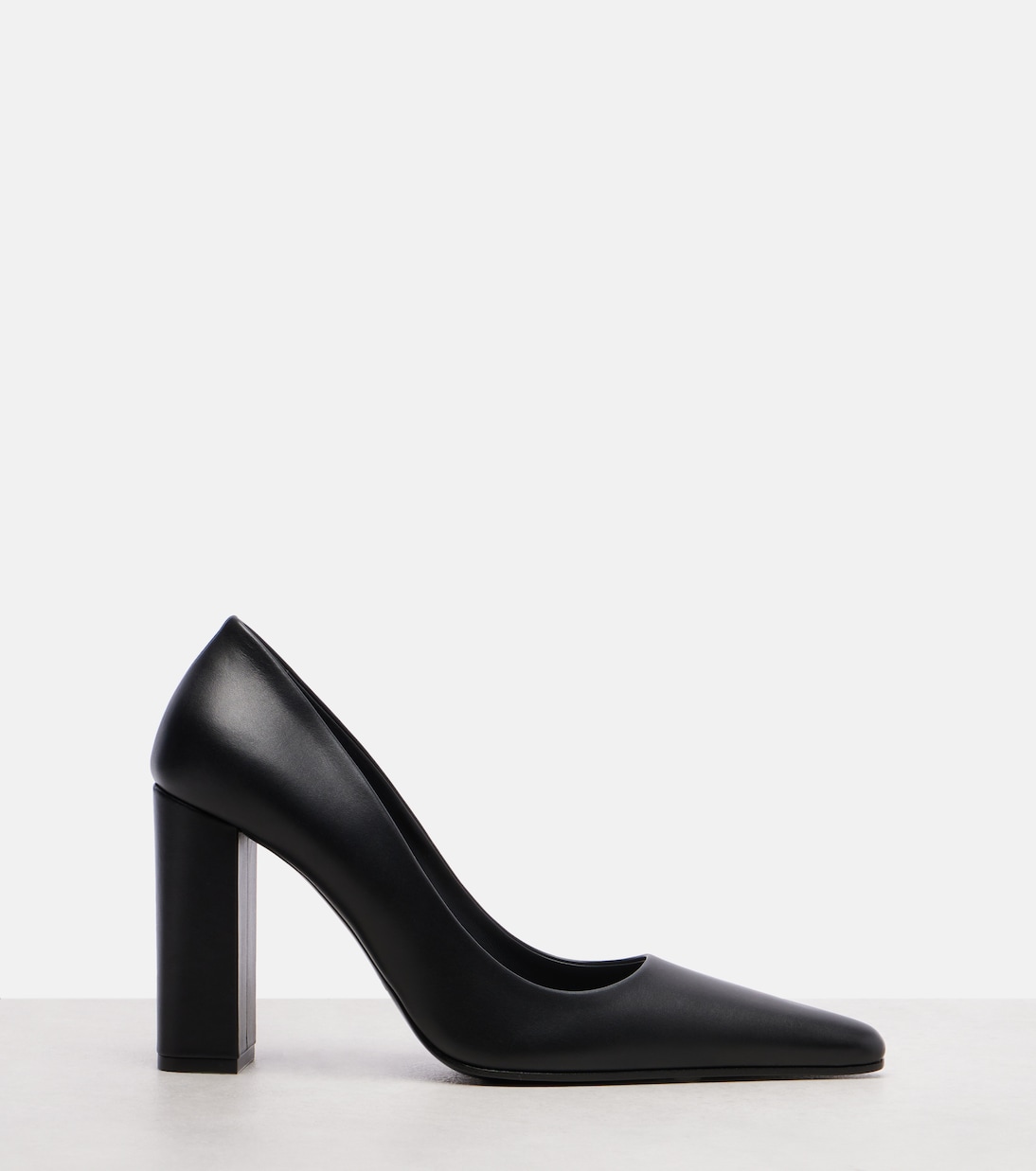 Pointy leather pumps | Alaïa