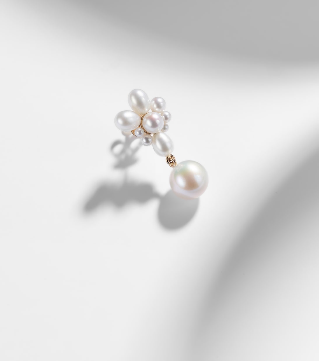 Boucle d’oreille unique Amis Fleur en or 14 ct et perles d’eau douce | Sophie Bille Brahe