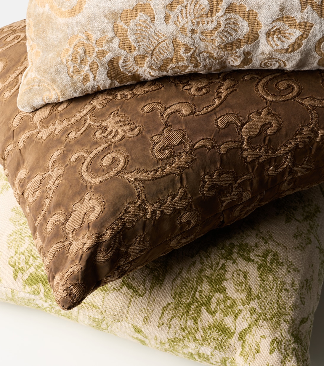 Acuzio cushion | The House of Lyria