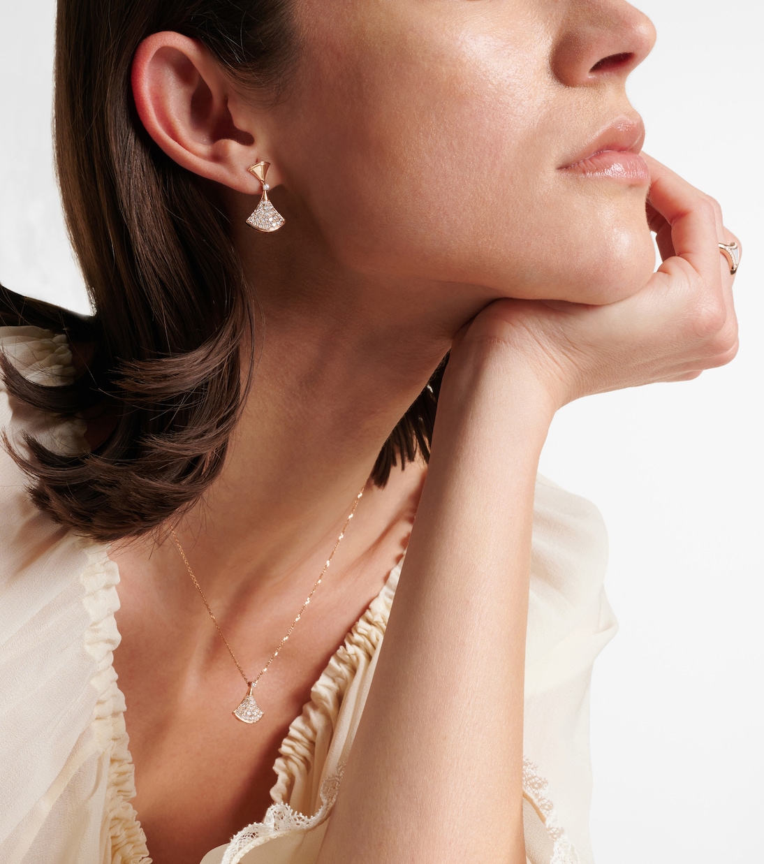 Divas' Dream 18kt rose gold earrings with diamonds | Bvlgari