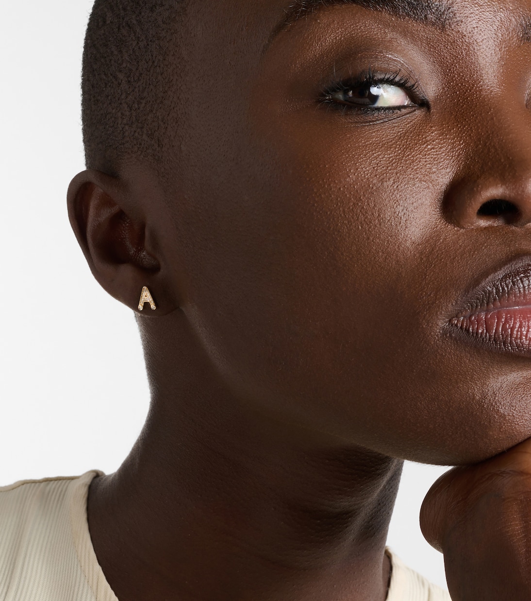 Boucle d'oreille unique Initial Petite en or 18 ct (750/1000) et diamants | Sophie Bille Brahe