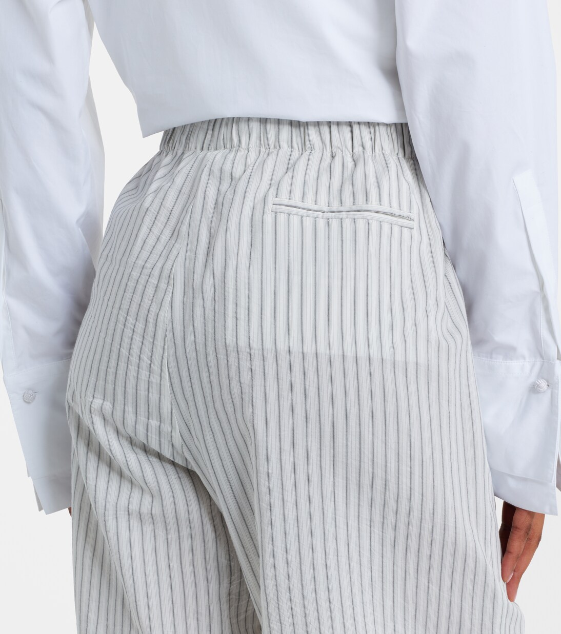 Pantalones anchos de seda y algodón a rayas | Róhe