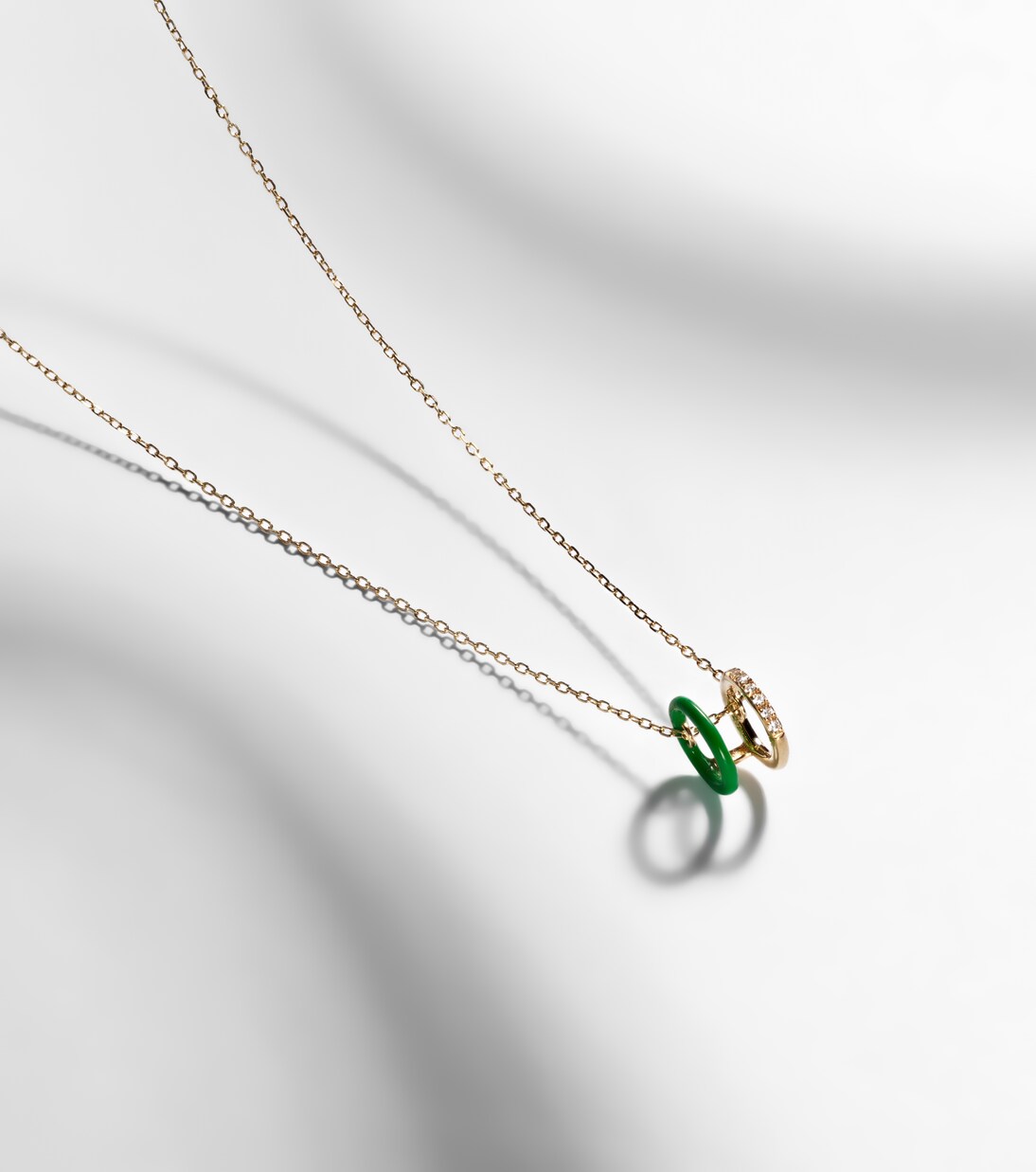 18kt gold necklace with diamonds and enamel | Persée