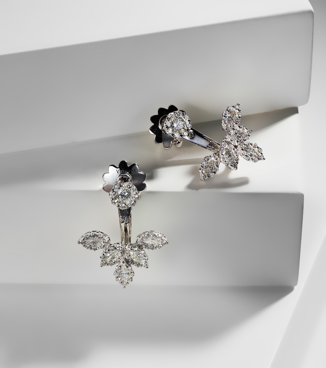 Boucles d’oreilles Moonflower en or blanc 18 ct et diamants | Yeprem