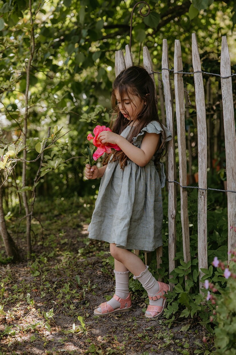 Crossover Scallop Flower patent leather sandals | Petit Nord