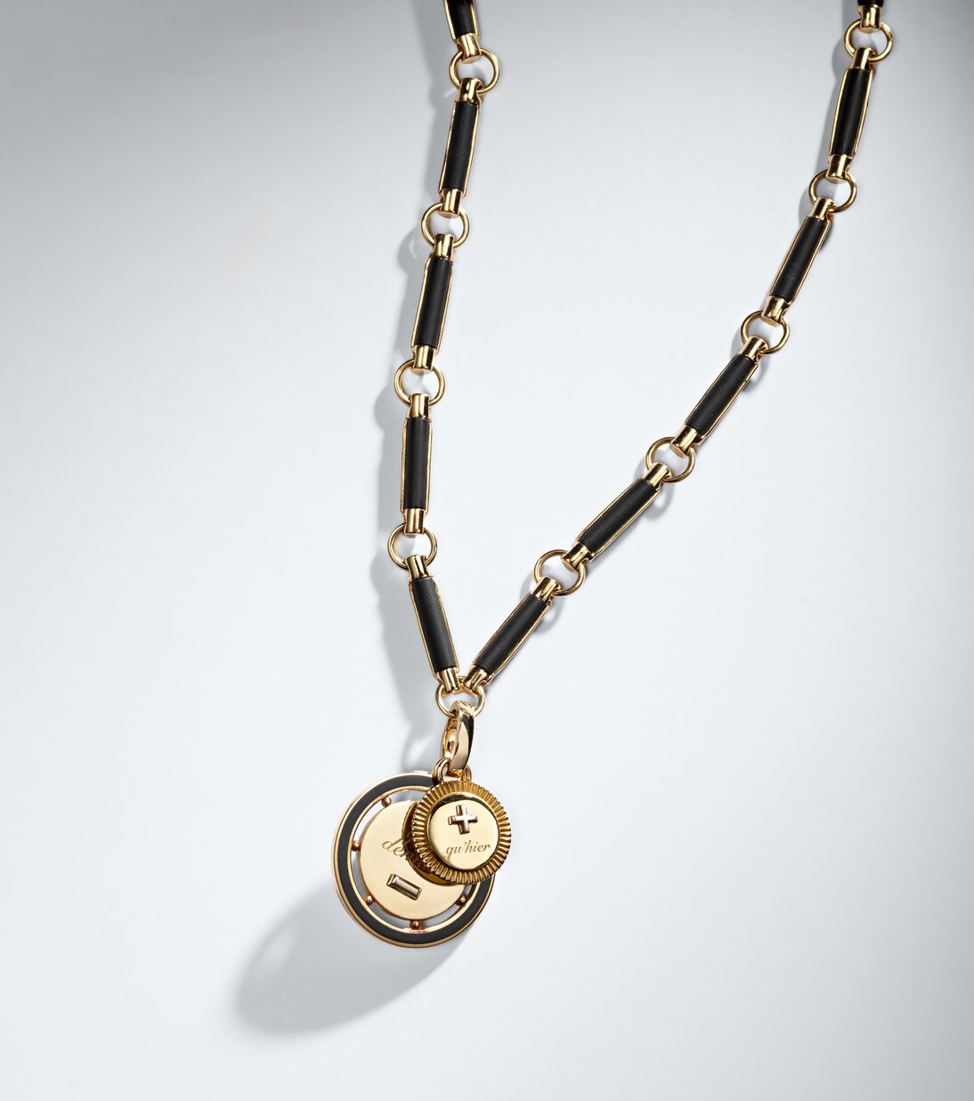 Halskette Ever Growing and Vivacity aus 18kt Gelbgold mit Onyx | FoundRae