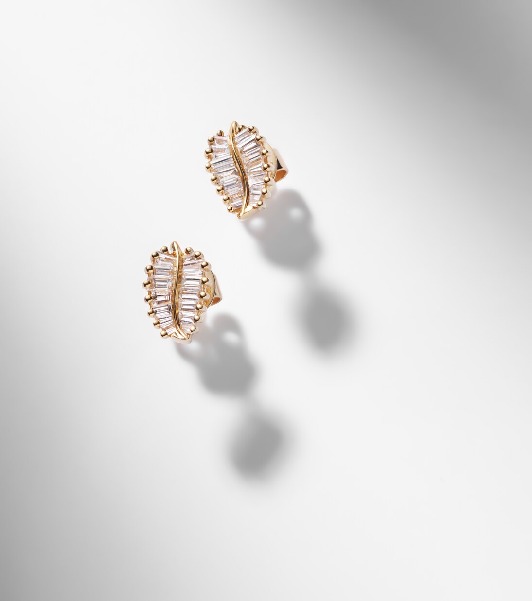 Orecchini piccoli in oro 18kt con diamanti  | Anita Ko