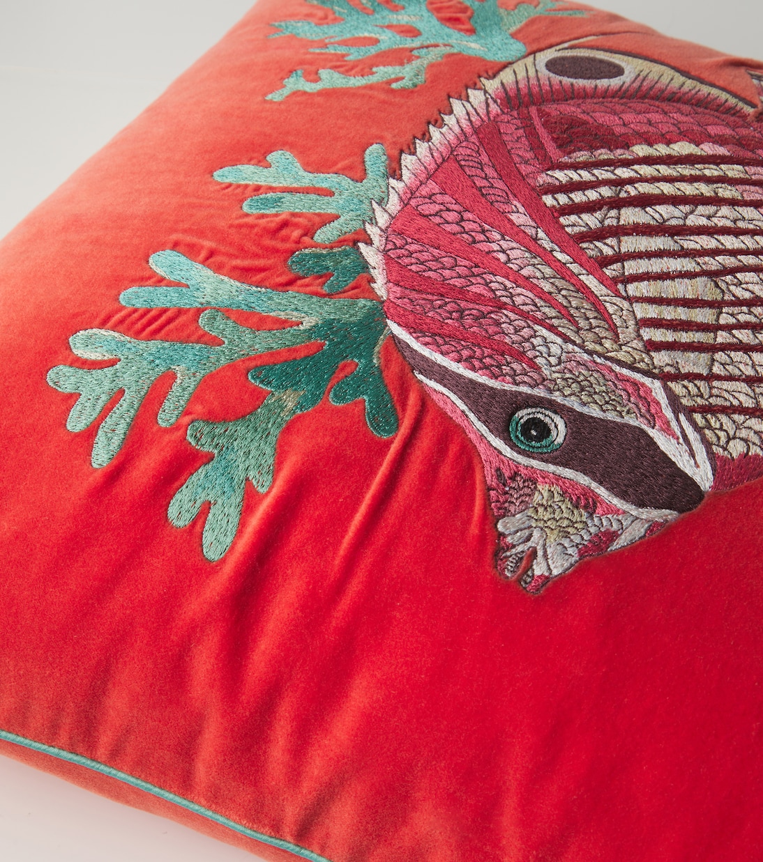 Velvet cushion | Les-Ottomans