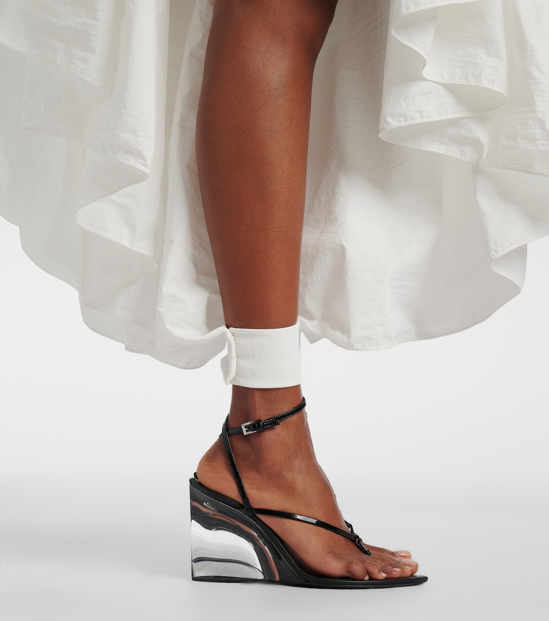 Sandales compensées en cuir verni | Alaïa