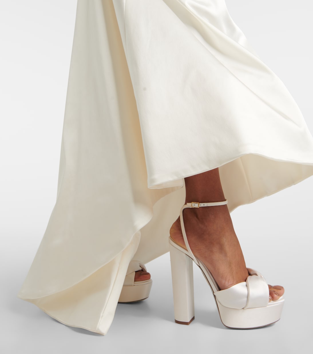 صندل بلاتفورم للزفاف من الساتان Olie 140 | Aquazzura
