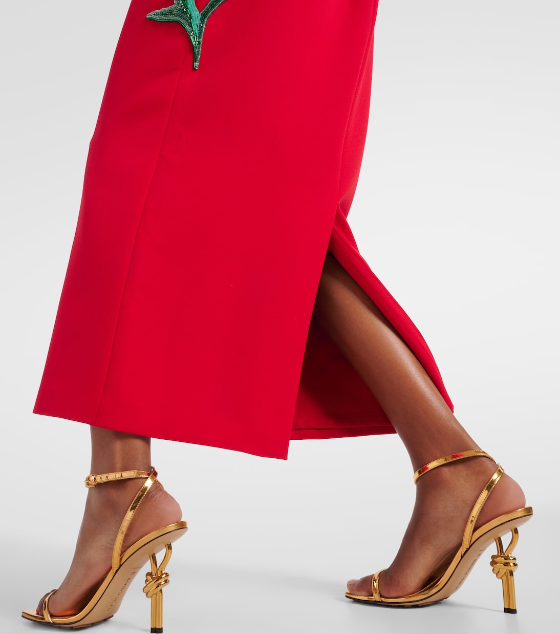 Robe midi Amira brodée à fleurs | Safiyaa