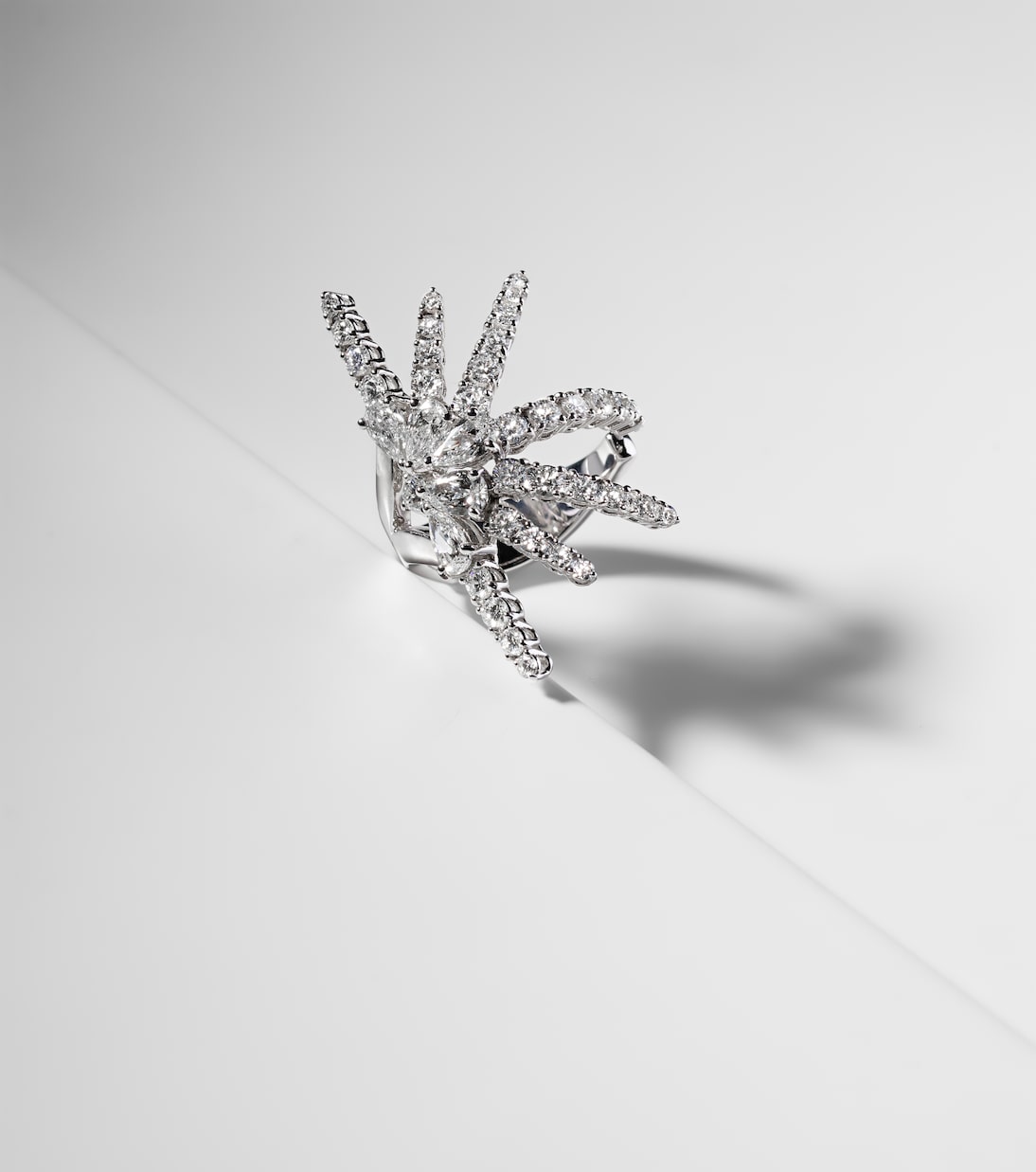 Ring Y-Not aus 18kt Weißgold (750/1000) mit Diamanten | Yeprem