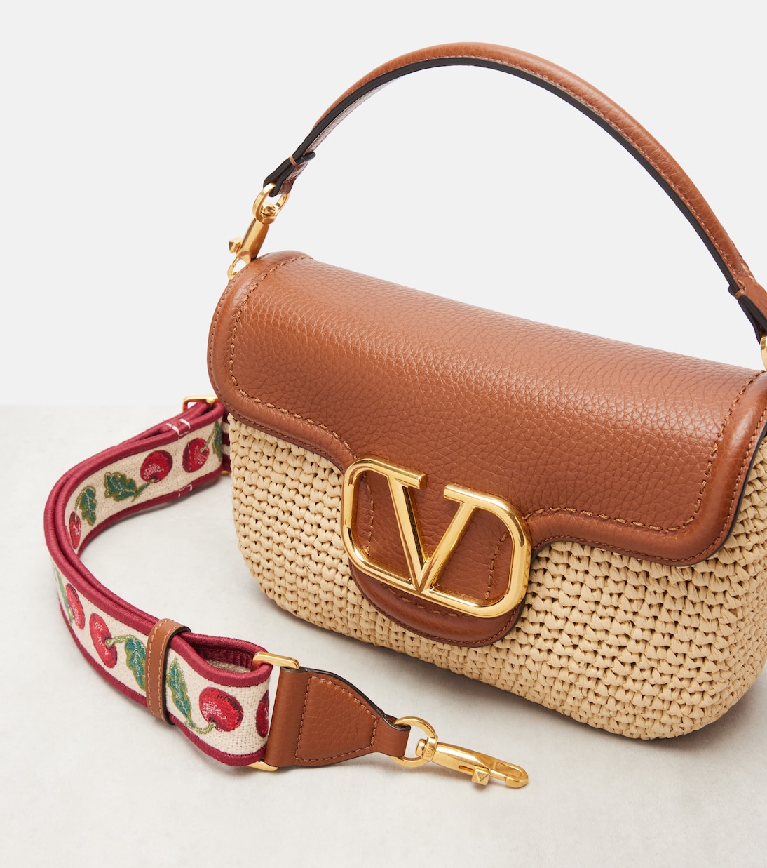 Alltime raffia-effect shoulder bag | Valentino Garavani