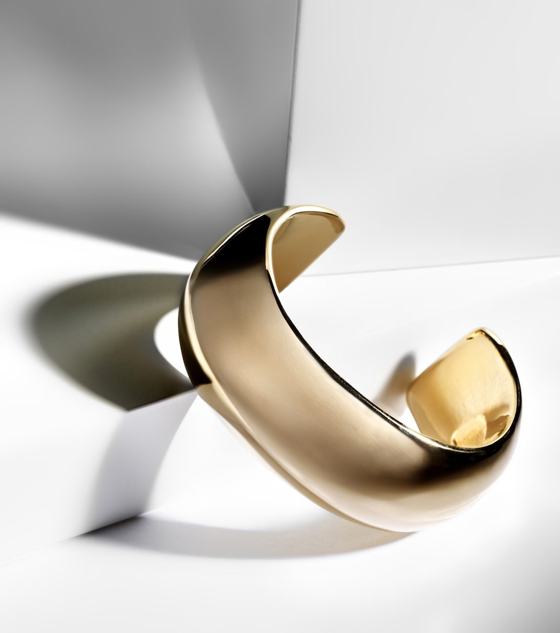 Globe Small 10kt gold-plated cuff bracelet | Jennifer Fisher