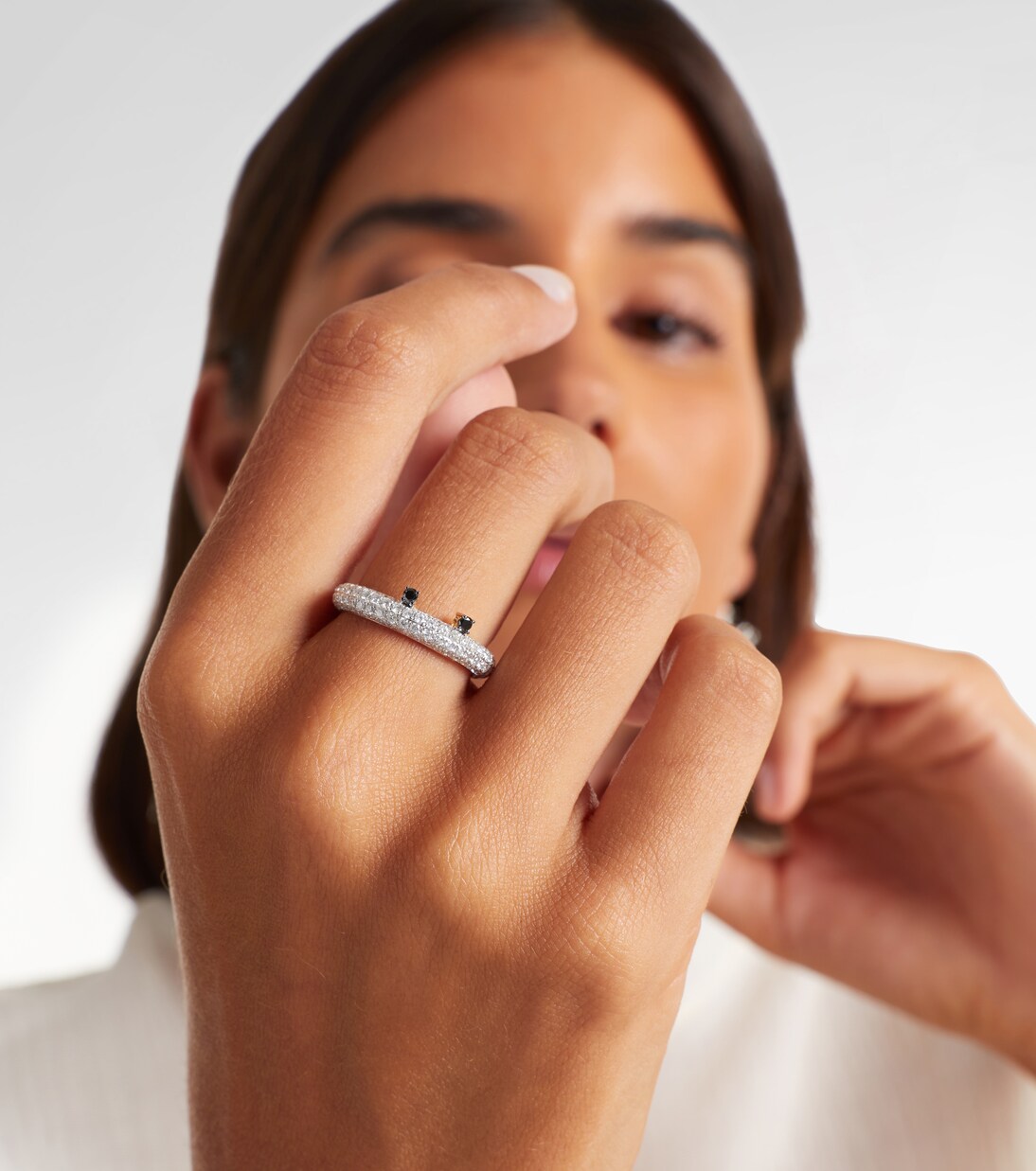 Anello in oro bianco 9kt con diamanti neri e diamanti grigi | Yvonne Léon