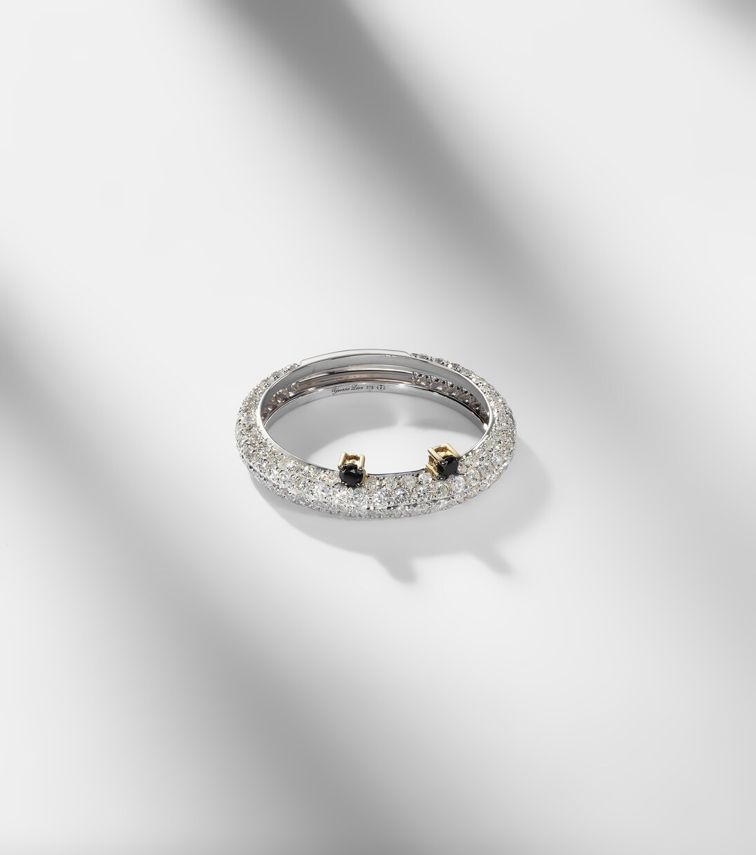 Anello in oro bianco 9kt con diamanti neri e diamanti grigi | Yvonne Léon