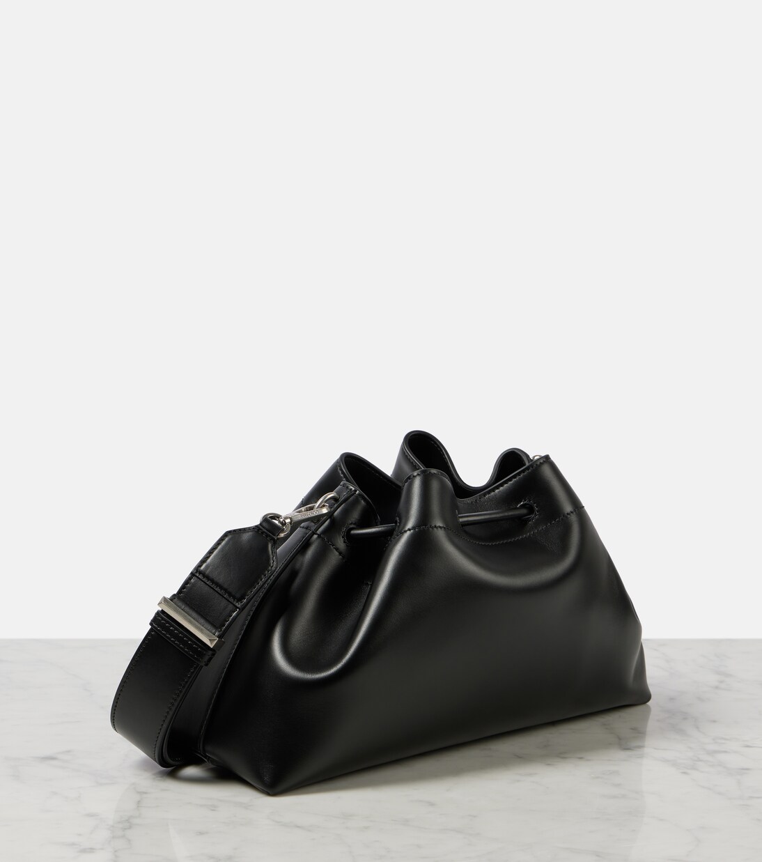 Bucket Bag Cinch M aus Leder | Jimmy Choo